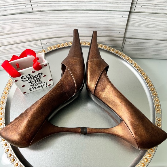 BCBGIRLS Mettalic Gold Brown Pointed Toe With Wood Piece Stilleto Size 6 - Picture 8 of 13